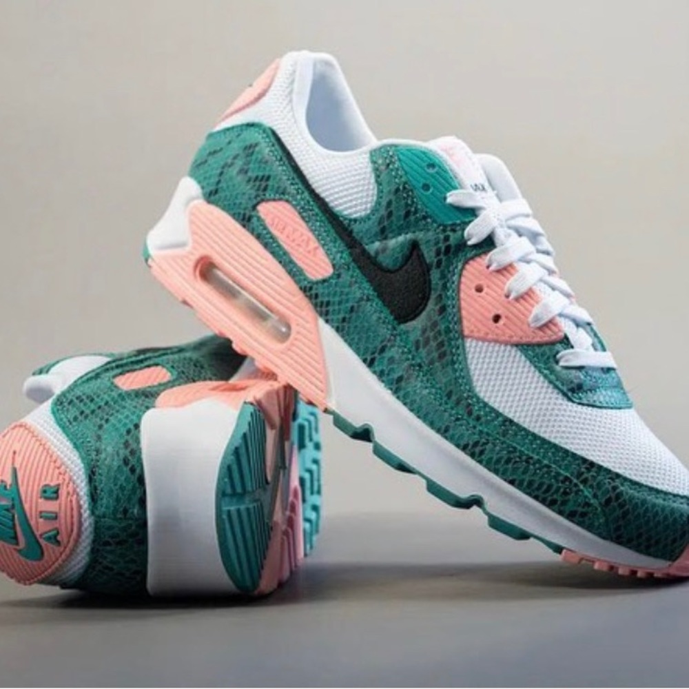 Sneakers - Picture 3 of 15